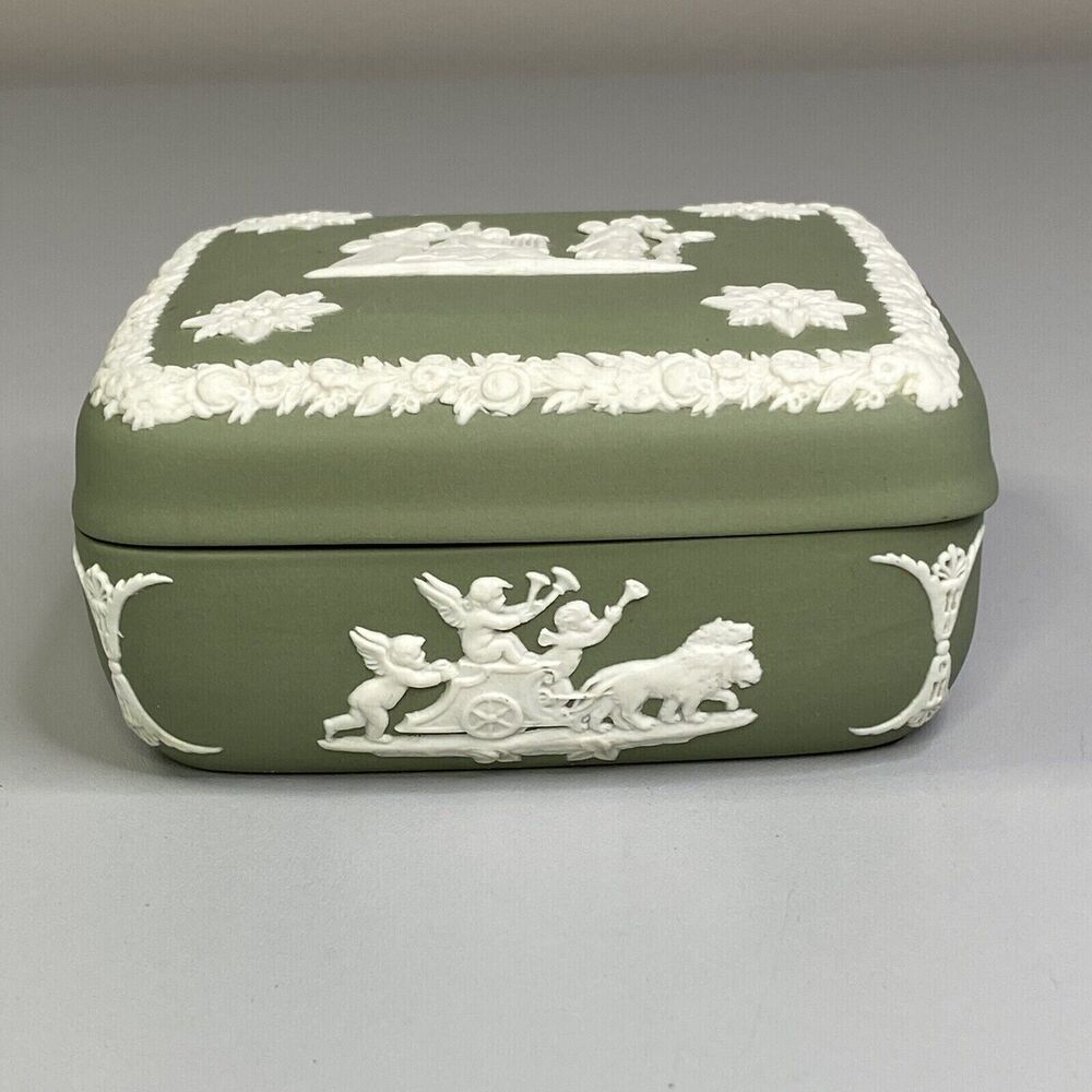 VTG Wedgewood Saga Green Jasperware Porcelain Trinket Box England 4" x 4" x 3" - Picture 3 of 11